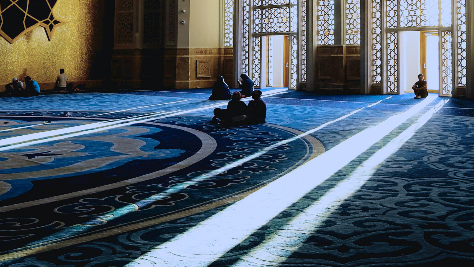 Blog title image - Muslims praying in mosque